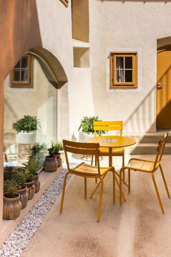 Kai 36 - Hotel Zwischen Fels Und Fluss Graz Bagian luar foto A patio