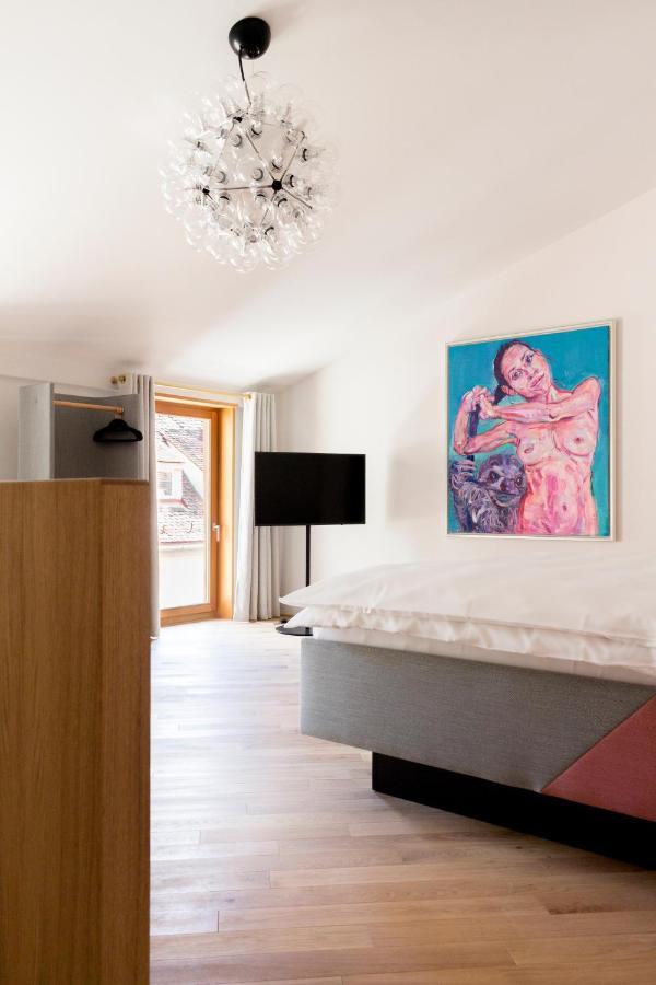 Kai 36 - Hotel Zwischen Fels Und Fluss Graz Bagian luar foto Installation view of the exhibition "The Body in Art", 2016