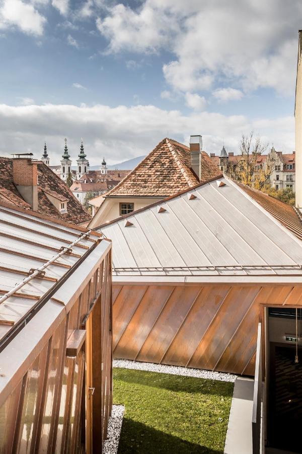 Kai 36 - Hotel Zwischen Fels Und Fluss Graz Bagian luar foto A standing seam metal roof