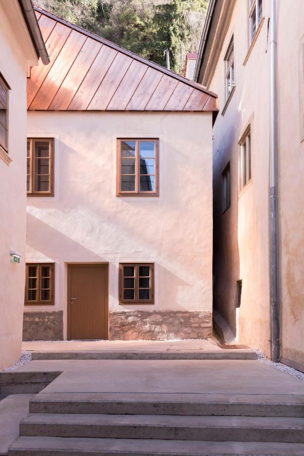 Kai 36 - Hotel Zwischen Fels Und Fluss Graz Bagian luar foto The house of the poet in Chania