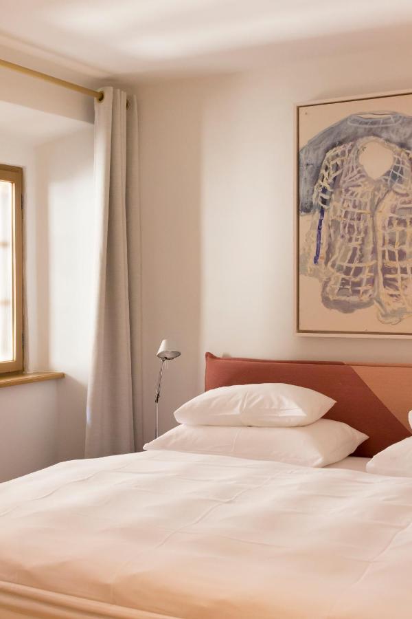 Kai 36 - Hotel Zwischen Fels Und Fluss Graz Bagian luar foto A room at the hotel