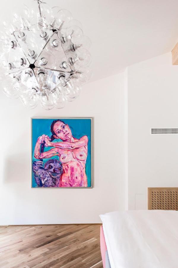 Kai 36 - Hotel Zwischen Fels Und Fluss Graz Bagian luar foto Painting by Yana Borisova