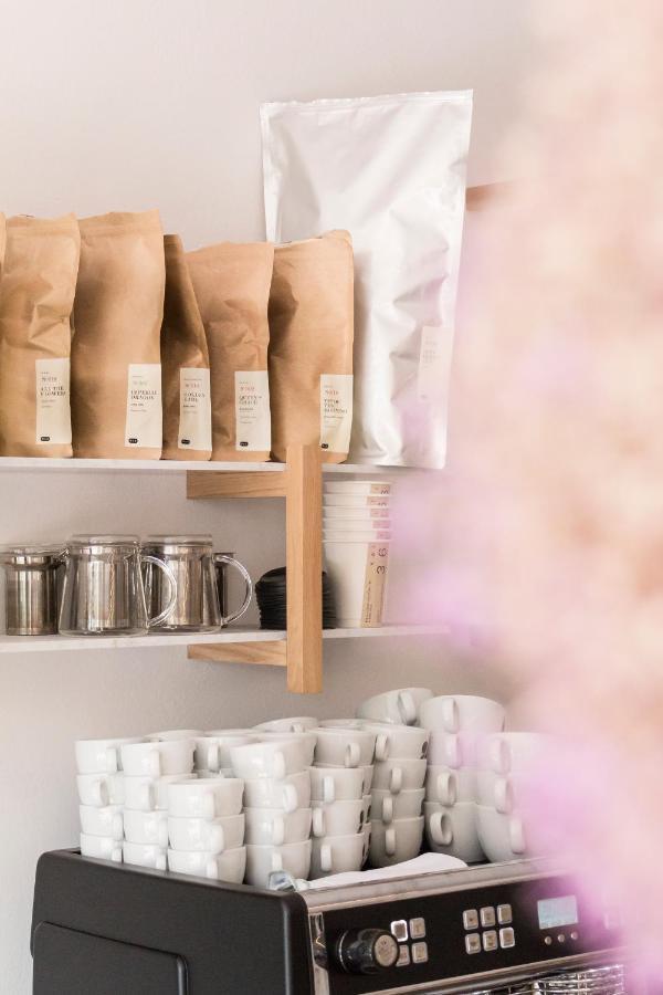 Kai 36 - Hotel Zwischen Fels Und Fluss Graz Bagian luar foto Coffee beans at a coffee shop