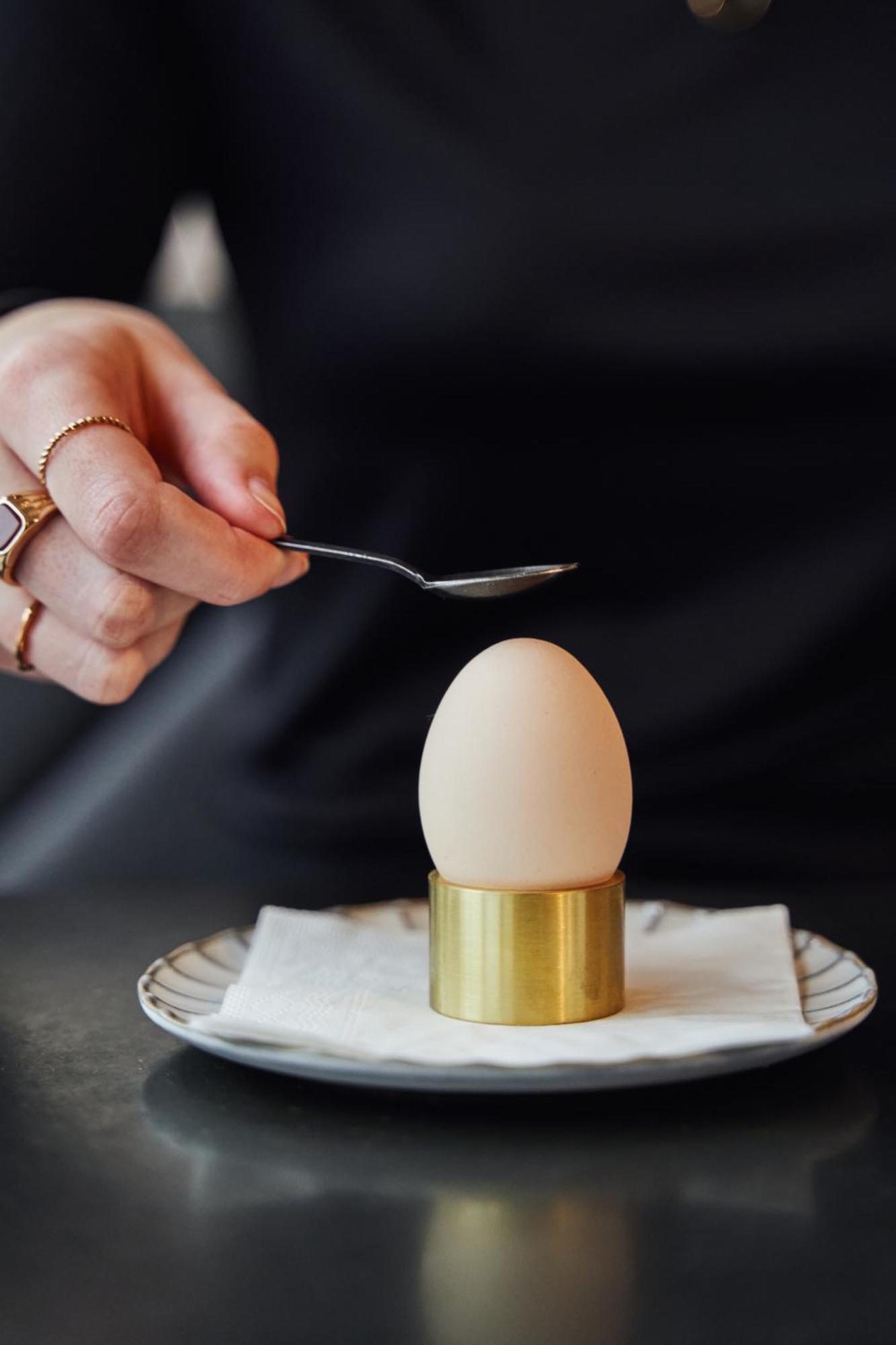 Kai 36 - Hotel Zwischen Fels Und Fluss Graz Bagian luar foto A hard-boiled egg
