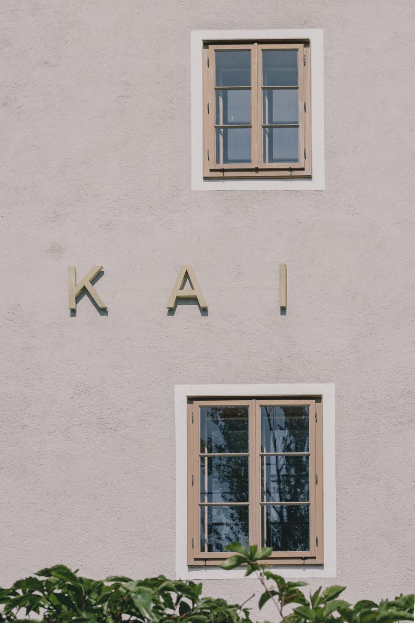 Kai 36 - Hotel Zwischen Fels Und Fluss Graz Bagian luar foto The name of the house on the wall