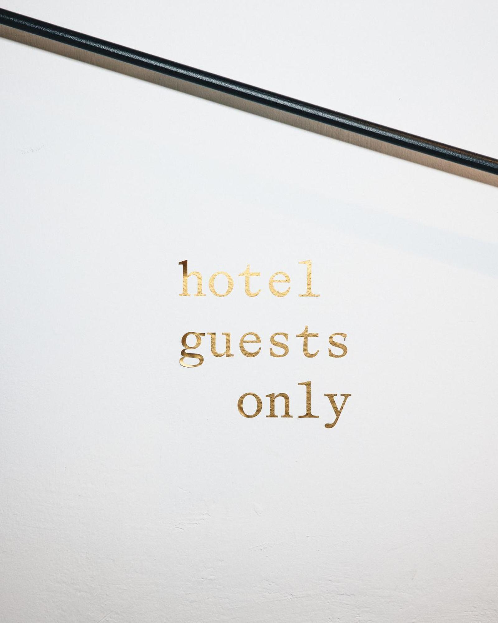 Kai 36 - Hotel Zwischen Fels Und Fluss Graz Bagian luar foto Gold leaf used for printing