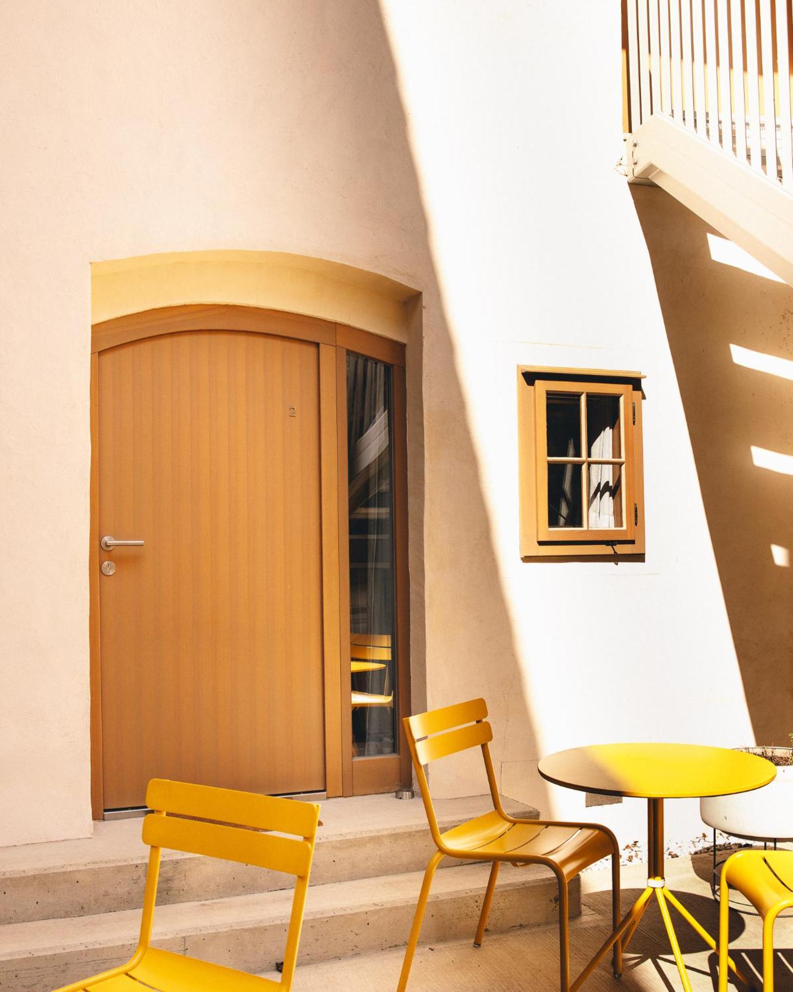 Kai 36 - Hotel Zwischen Fels Und Fluss Graz Bagian luar foto A door